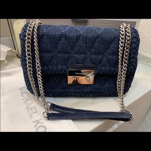 micheal Kors bag never used. perfect condition